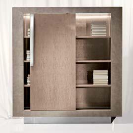 Шкаф для книг с тиснением из кожи игуаны